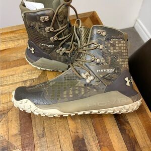 New Under armour UA HOVR Dawn Waterproof 2.0 boots size 5.5 brand new 302557-900